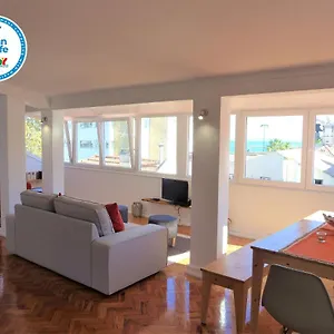 Apartment Downtown With Sea View, Cascais